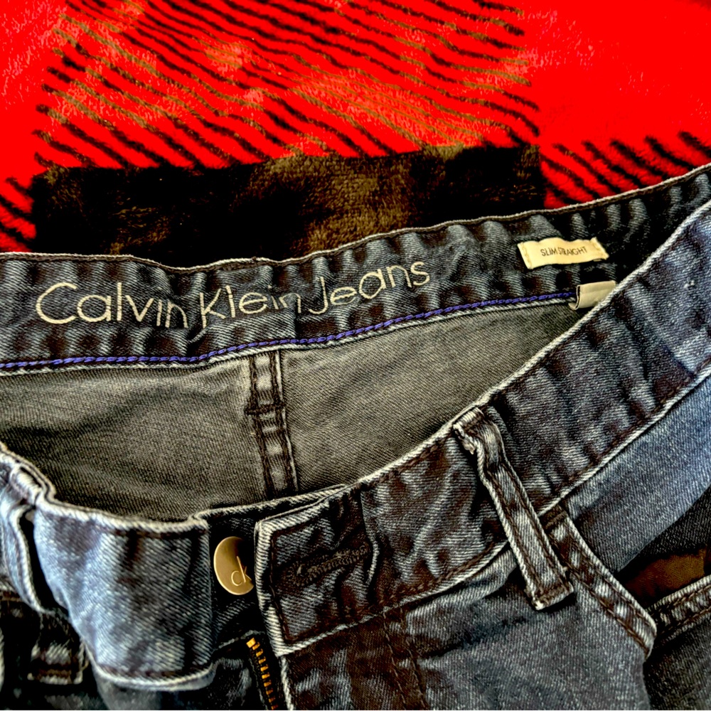 Calvin Klein Men's Slim
Straight Dark Blue Wash
Jeans